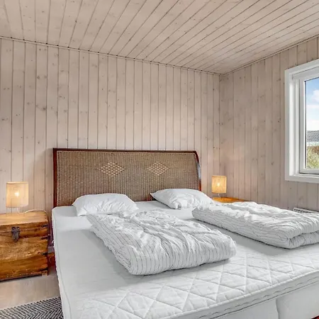 Three-bedroom Hjorring With A Hot Tub 01 Nyaraló