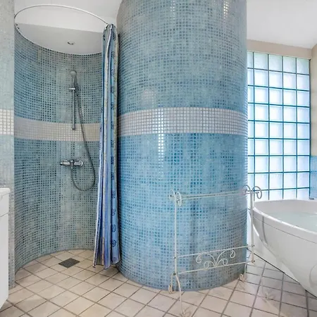 Three-bedroom Hjorring With A Hot Tub 01 * Hjørring